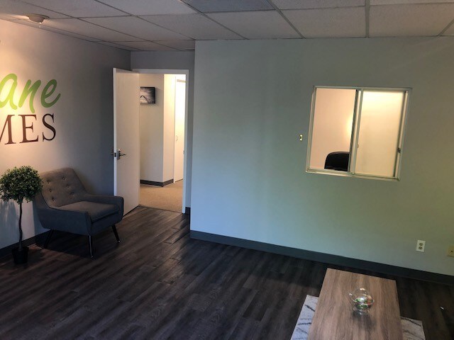 More Photos Of 320 N 5th St, Saint Charles Office For Lease
