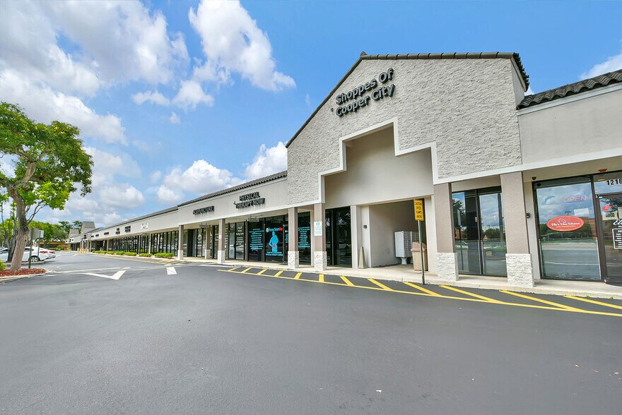 More Photos Of 12109-12397 Sheridan St, Hollywood Freestanding For Lease