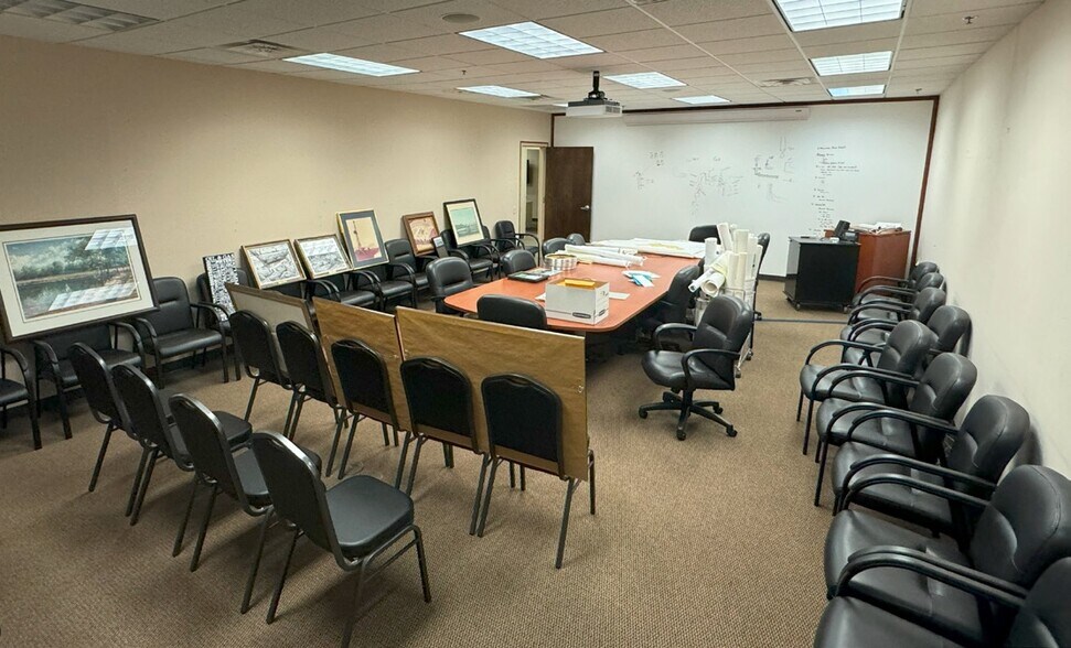 More Photos Of 301 W Longbotham Dr, Groesbeck Warehouse For Sale