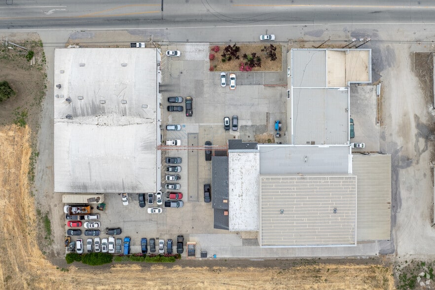 More Photos Of 320 Hillcrest Rd, Hollister Showroom For Sale