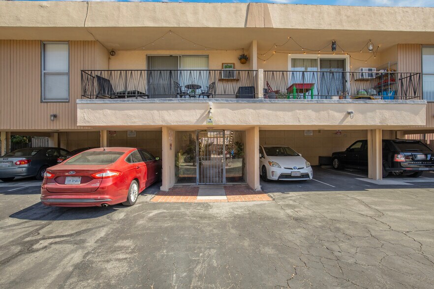 More Photos Of 3674 Empire Dr, Los Angeles Apartments For Sale