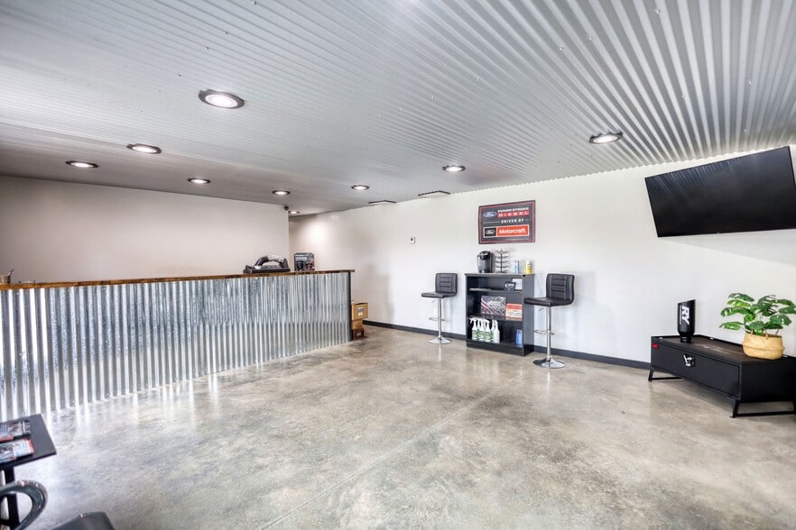 More Photos Of 200 Railroad St, Monticello Industrial For Sale