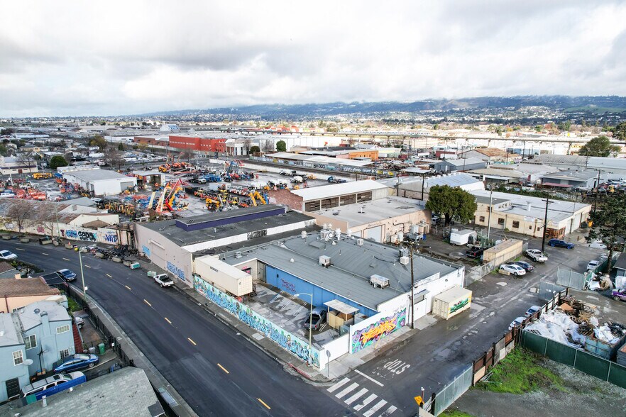 More Photos Of 707 Douglas Ave, Oakland Manufacturing For Lease