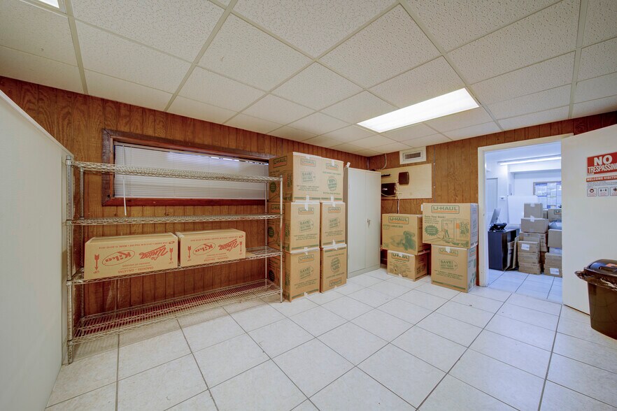 More Photos Of 330-332 W 9th St, Hialeah Storefront Retail Office For Lease