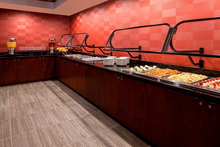 More Photos Of 655 N 108th Ave, Omaha Hotel For Sale