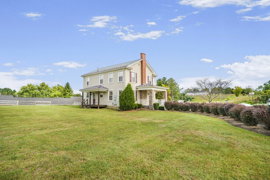 More Photos Of 6245 University Park Dr, Radford Office Residential For Sale