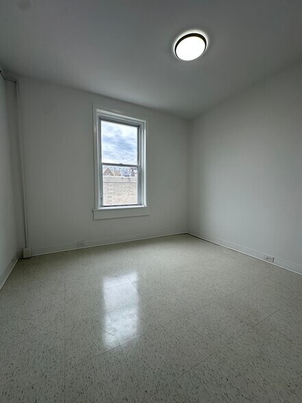 More Photos Of 37 W Maplewood Mall, Philadelphia Schools For Sale