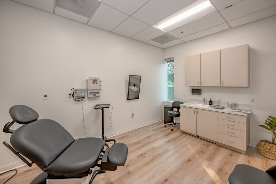 More Photos Of 25425 Orchard Village Rd, Santa Clarita Medical For Sale