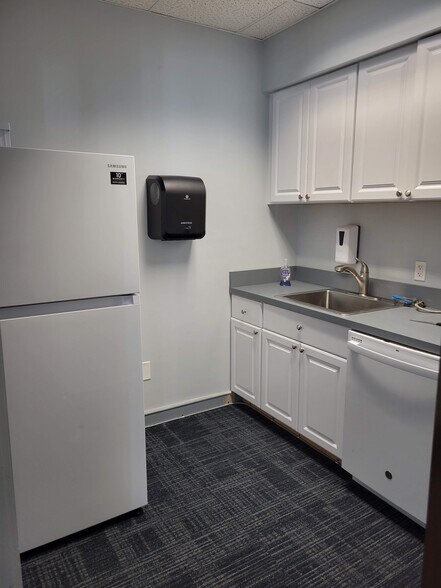 More Photos Of 333 Church St, Naugatuck Office For Sale