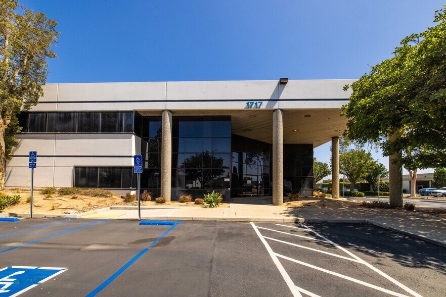 More Photos Of 1717 W Collins Ave, Orange Manufacturing For Lease