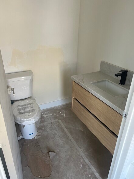 More Photos Of 13694 Erwin St, Van Nuys Apartments For Lease