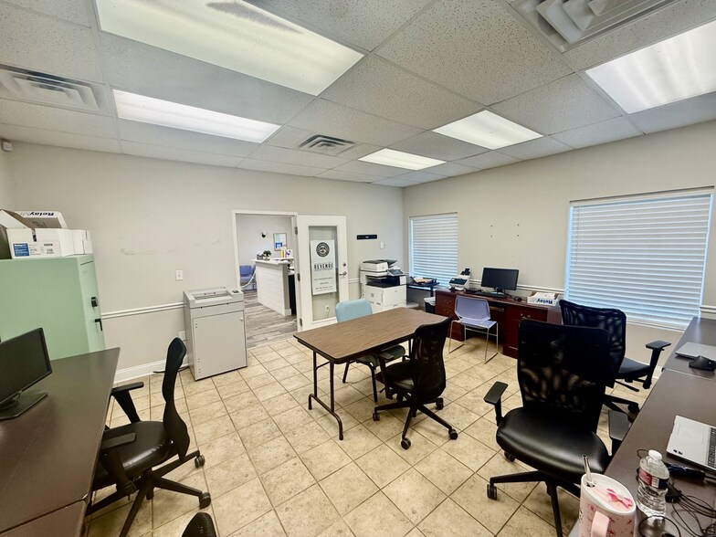 More Photos Of 2318 Pass Rd, Biloxi Office Residential For Lease