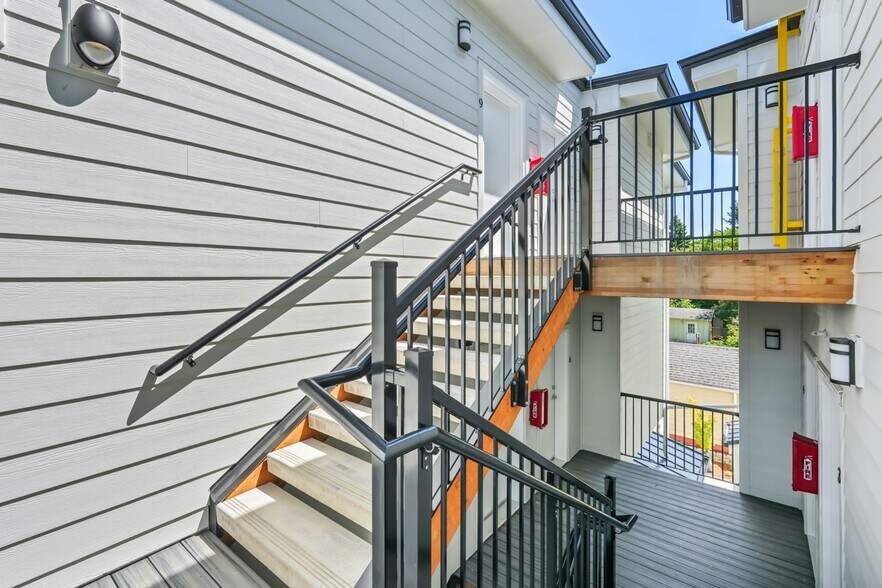 More Photos Of 5042 NE Fremont St, Portland Apartments For Sale