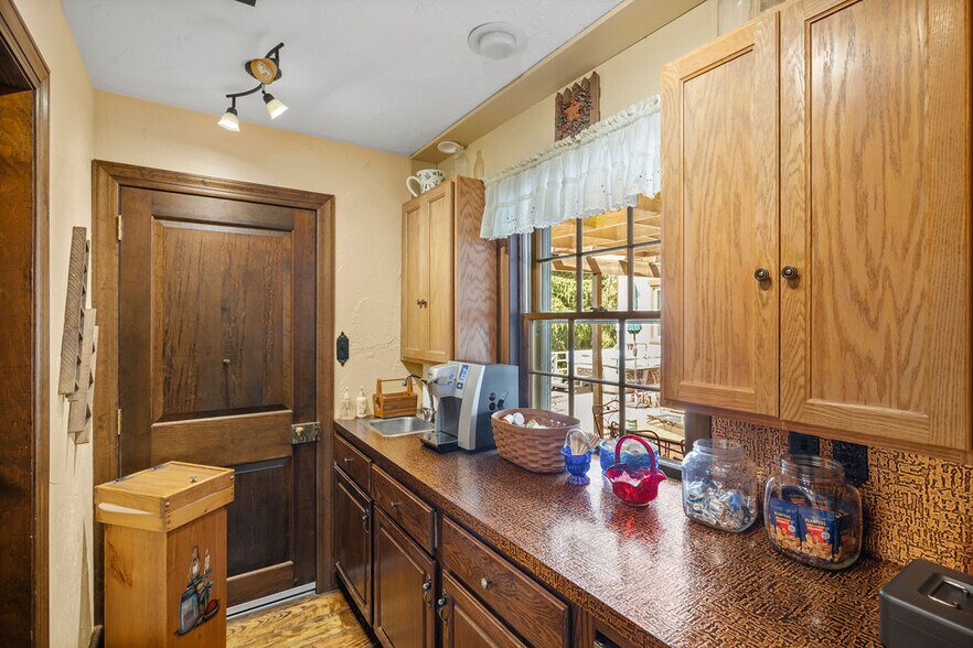 More Photos Of 40 Hospital Rd, Gettysburg Hotel For Sale
