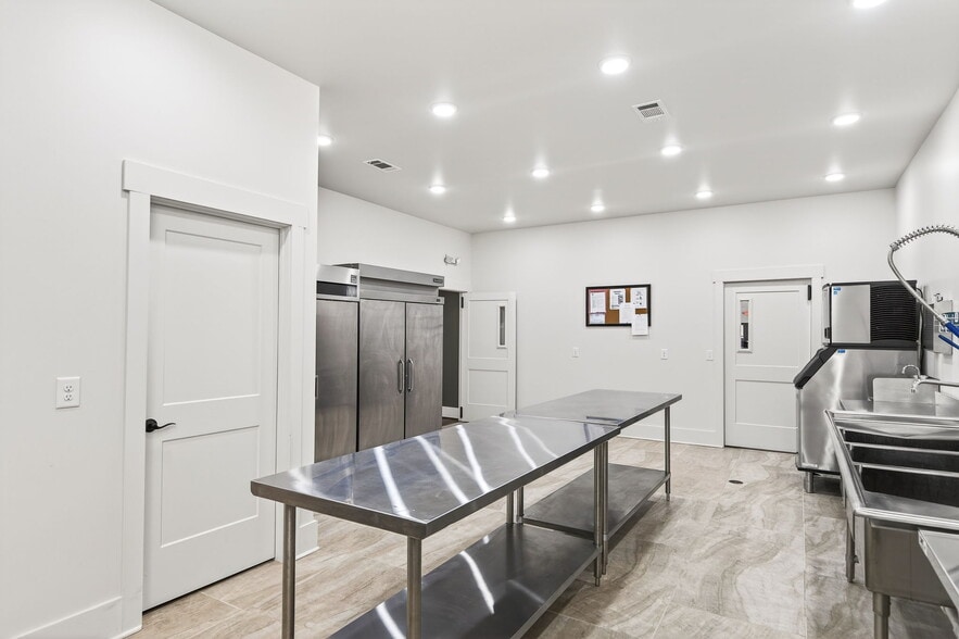 More Photos Of 1249 Gulf Rd, Spencer Golf Course Driving Range For Sale