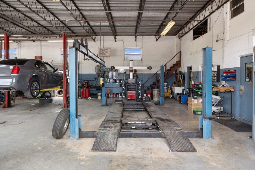 More Photos Of 6826 Ridge Rd, Port Richey Auto Repair For Sale