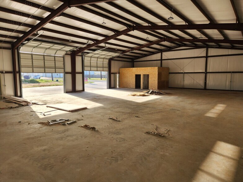 More Photos Of 14566 Industrial Park, Aubrey Warehouse For Lease