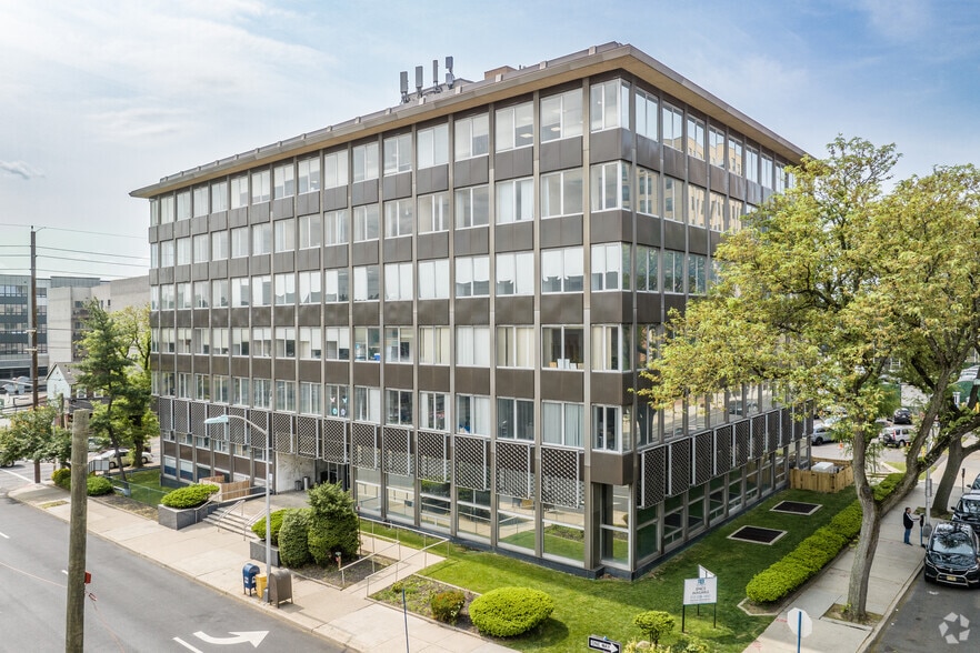 Primary Photo Of 25 E Salem St, Hackensack Office For Sale