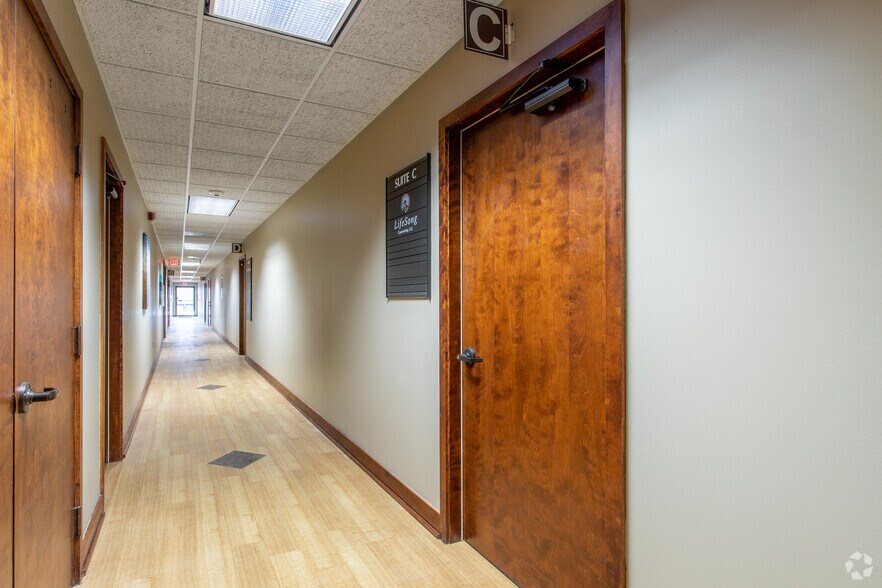 More Photos Of 7901-7909 Schatz Pointe Dr, Centerville Medical For Lease