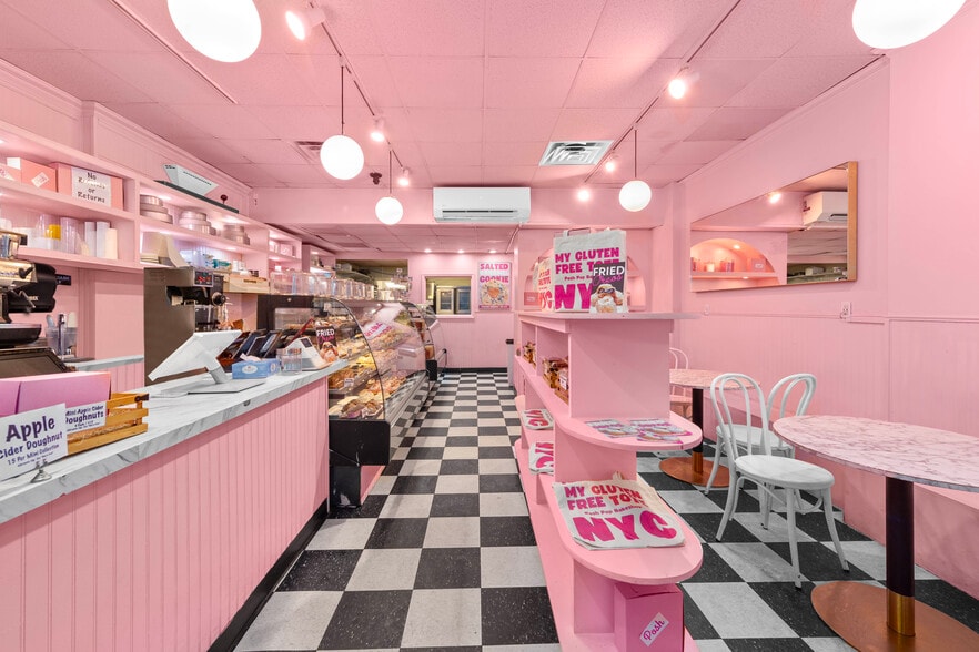 More Photos Of 192 Bleecker St, New York Apartments For Lease