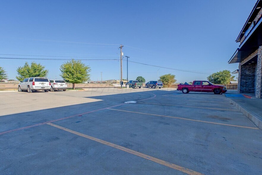 More Photos Of 7845 Canyon Dr, Amarillo Loft Creative Space For Lease