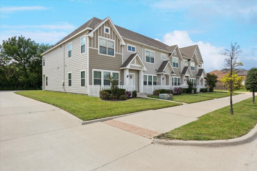 More Photos Of 101 Springtree St, Denton Apartments For Sale