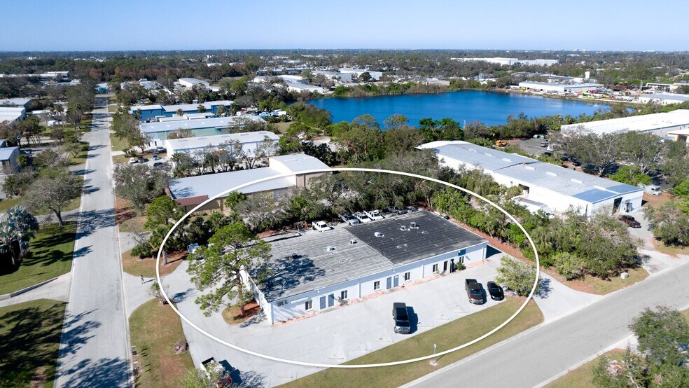 More Photos Of 3015 62nd Ave E, Bradenton Showroom For Lease