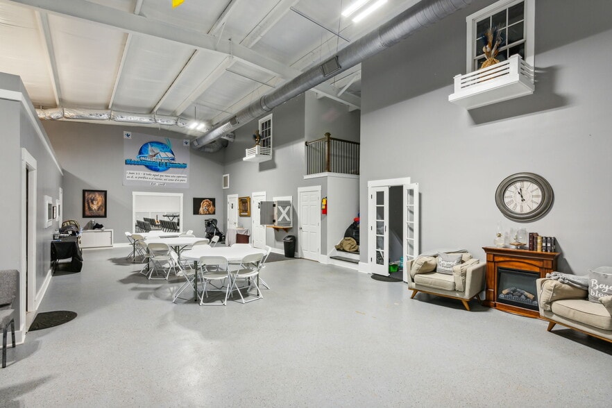 More Photos Of 308 Mill Creek Dr, Hull Warehouse For Sale