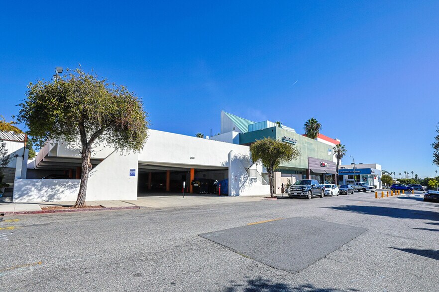 More Photos Of Wilshire Blvd @ NWC Wilshire Blvd & Berkeley St, Santa Monica Unknown For Lease