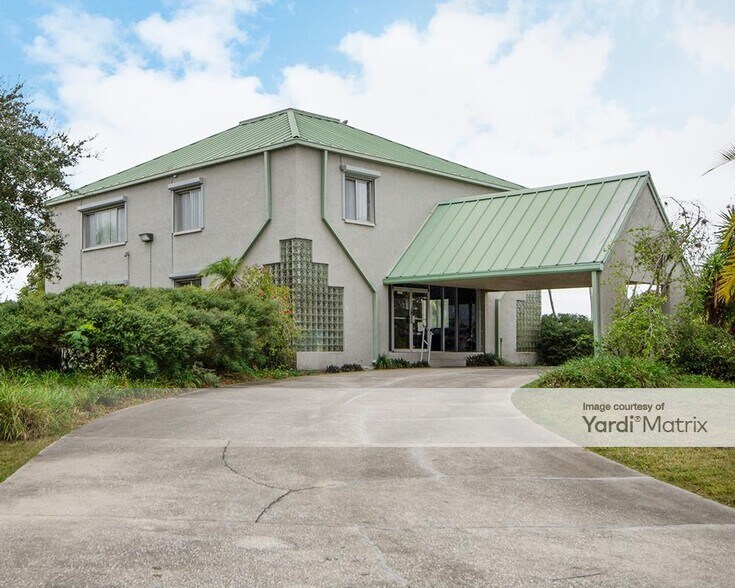 More Photos Of 8100 Park Blvd N, Pinellas Park Storefront For Lease