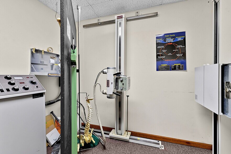 More Photos Of 7102 E Pendleton Pike, Indianapolis Office For Sale