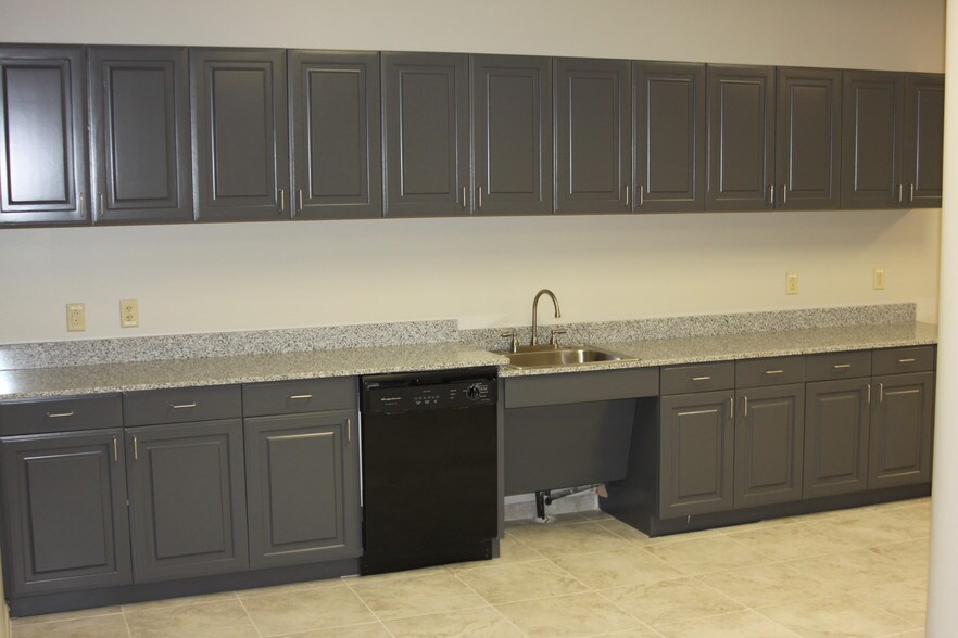 More Photos Of 1501 Luna Rd, Carrollton Research And Development For Lease