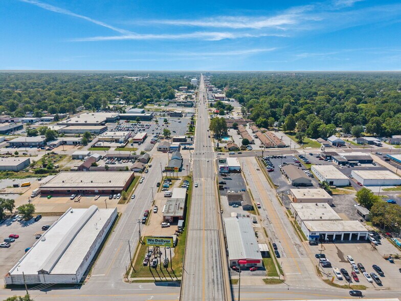 More Photos Of 311 N Waverly Ave, Springfield Warehouse For Lease