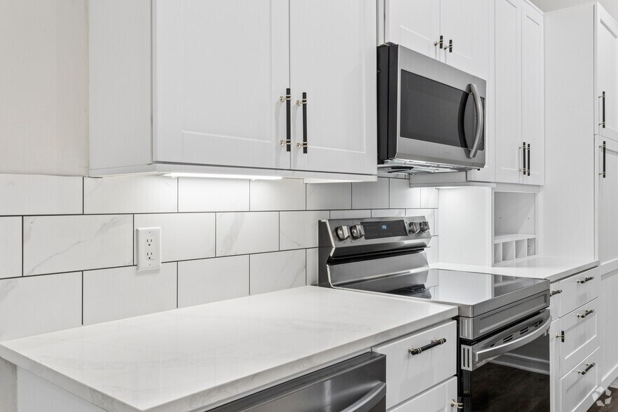 More Photos Of 2215 H G Mosley Pky, Longview Apartments For Sale