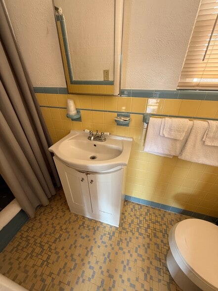 More Photos Of 4711 Atlantic Ave, Wildwood Hotel For Sale