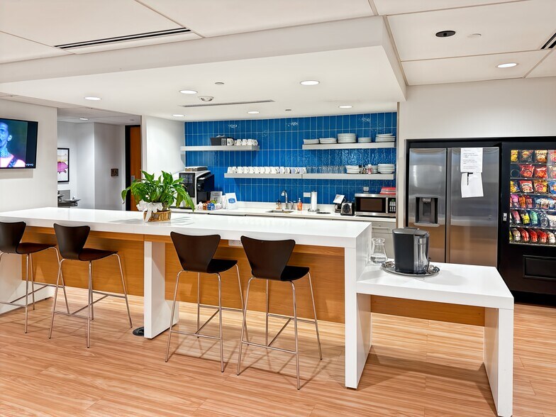 More Photos Of 11811 N Tatum Blvd, Phoenix Coworking Space