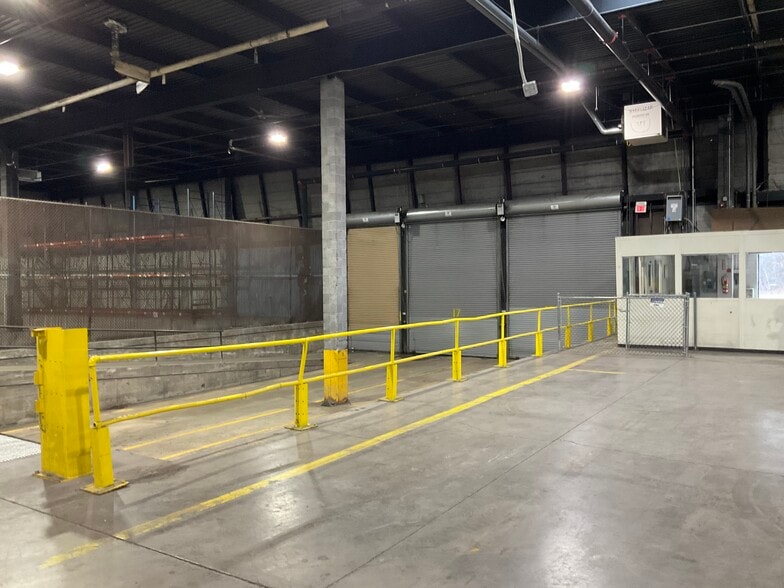 More Photos Of 125 S Greenbush Rd, Orangeburg Warehouse For Lease