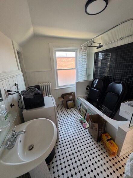 More Photos Of 168 13th Ave NE, Minneapolis Storefront Retail Office For Lease