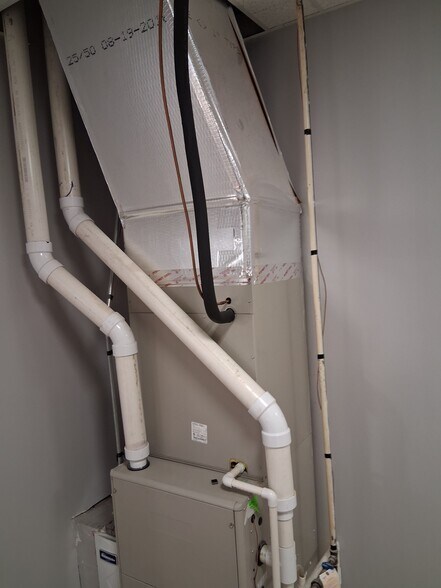 More Photos Of 1623 S Washington St, Lansing Storefront Retail Office For Sale