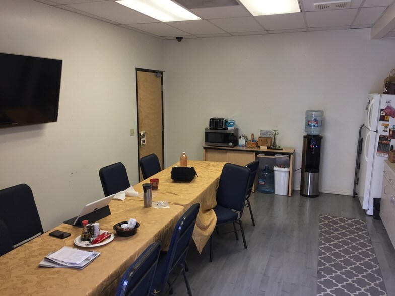 More Photos Of 1051 E Wardlow Rd, Long Beach Office For Lease