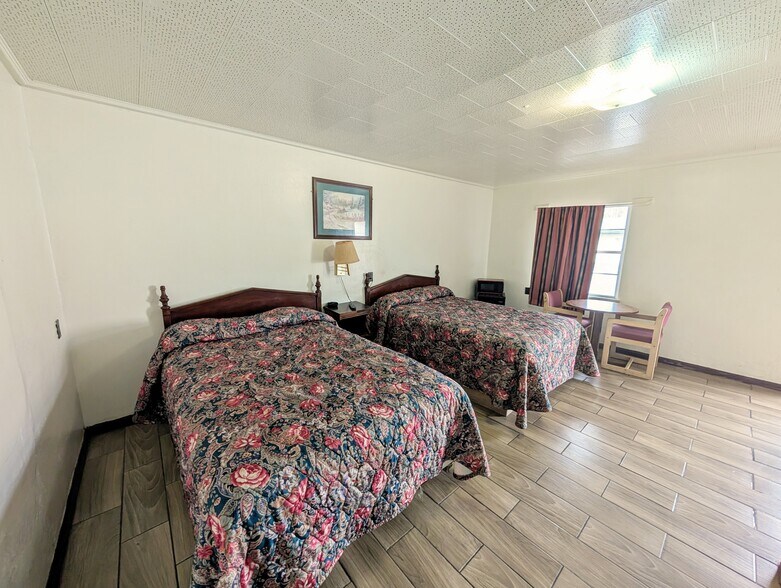 More Photos Of 1134 US Highway 80, Selma Hotel For Sale