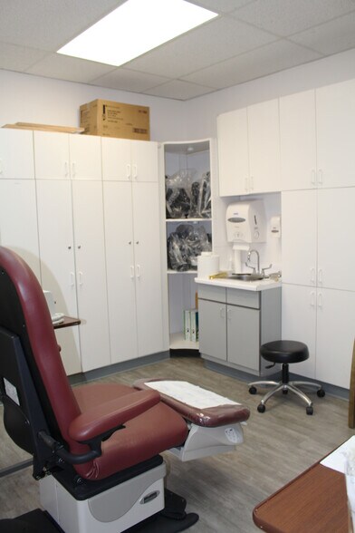 More Photos Of 13949 W Meeker Blvd, Sun City Medical For Lease