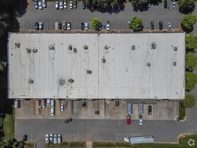 More Photos Of 1920 Starita Rd, Charlotte Light Distribution For Lease