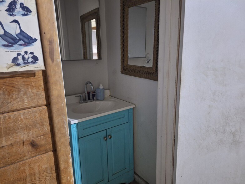 More Photos Of 231 Elliott Rd, Henderson Land For Lease