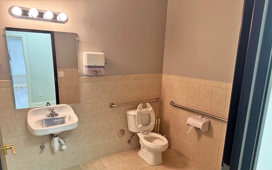 More Photos Of 8155 Annsbury Dr, Utica Office For Lease