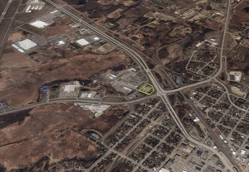 More Photos Of 990 Highway 10 W, Detroit Lakes Restaurant For Lease