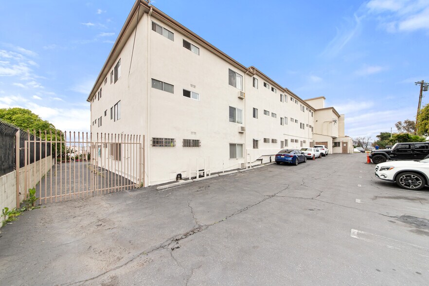 More Photos Of 571 Fairview Ave, Los Angeles Apartments For Sale