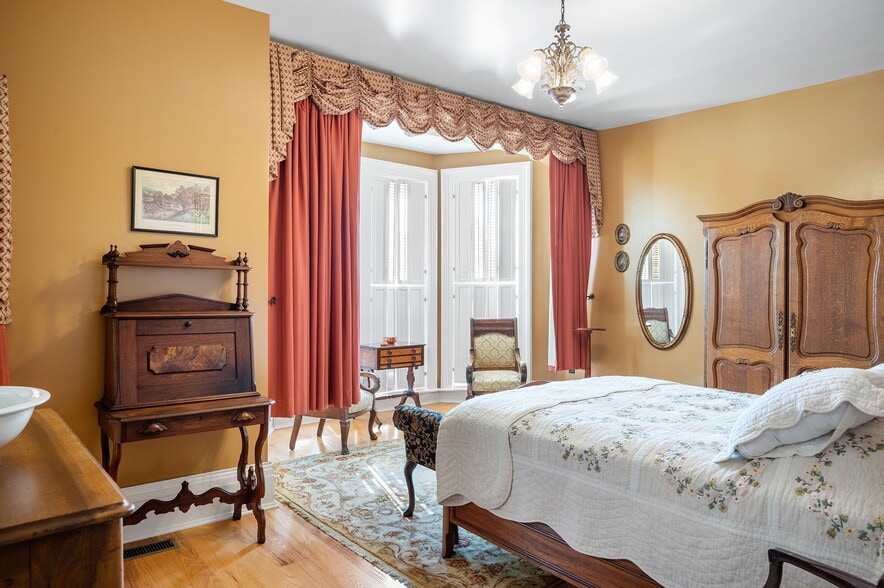 More Photos Of 403 E Adams St, Sandusky Hospitality For Sale