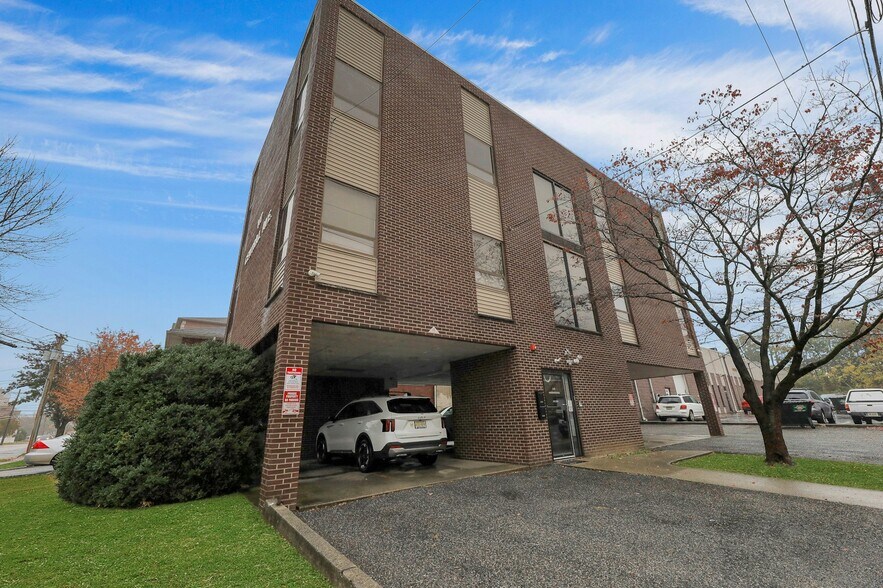 More Photos Of 117 Central Ave, Hackensack Office Residential For Lease