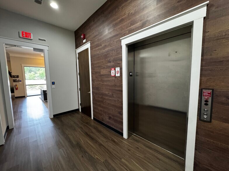 More Photos Of 100 Corporate Blvd, West Columbia Office For Lease